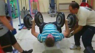 Слишком тяжёлые гири - смотреть видео (0:15)