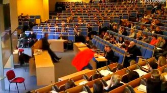 Супермен спешит на помощь - смотреть видео (0:44)