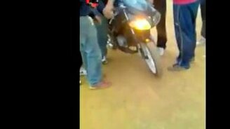 Проба езды на мотоцикле - смотреть видео (0:33)