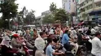 Пробка по-вьетнамски - смотреть видео (2:19)