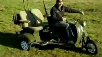 Комфортабельный мотороллер - смотреть видео (0:44)