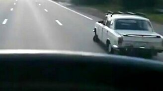 Экстремал на спущенных колёсах - смотреть видео (0:22)