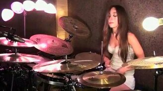 Очаровательная барабанщица - смотреть видео (5:20)