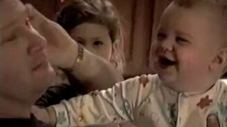 Папа чихает - сын угарает - смотреть видео (1:18)