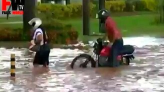 Смелые неудачники на мотоцикле - смотреть видео (0:36)