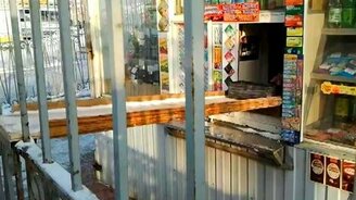 Зато ларёк под надёжной защитой - смотреть видео (0:49)