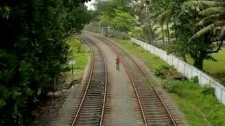 Экстрим между поездами - смотреть видео (0:43)