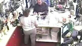 У кого нож длиннее - смотреть видео (1:43)