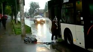 Перегруз в автобусе - смотреть видео (0:39)