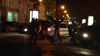 Саратовцы празднуют ДТП - смотреть видео (0:28)