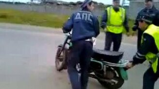 Сбежал от ДПС-ников - смотреть видео (0:15)