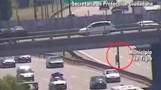 Вот это перешла дорогу - смотреть видео (0:30)