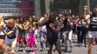 Позитивный танцевальный флеш-моб - смотреть видео (3:50)