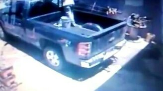 Неловко помыл пикап - смотреть видео (0:22)