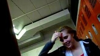 Невнимательная девушка - смотреть видео (0:19)