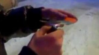 Надул компакт-диск на холоде - смотреть видео (0:25)