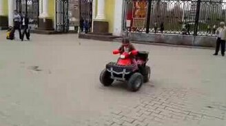 Будущая женщина-водитель - смотреть видео (0:43)