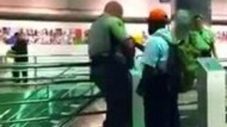 Обезьян и спокойный коп - смотреть видео (1:00)