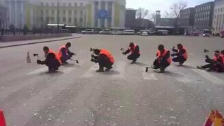 Как стирают дорожную разметку - смотреть видео (0:28)