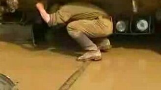 Умудрились перевернуть танк - смотреть видео (1:45)