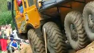 Спортивный триал грузовиков - смотреть видео (9:37)