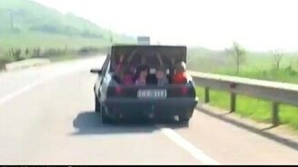 Поездка в багажнике - смотреть видео (0:57)