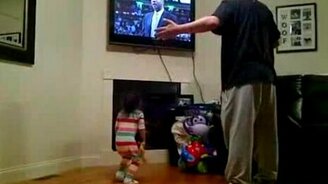 Маленькая болельщица - смотреть видео (0:54)