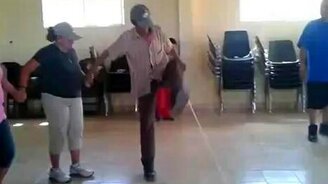 Неумеха прыгает через верёвку - смотреть видео (0:07)