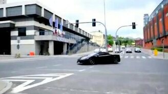 Довыпендривался на спорткаре - смотреть видео (0:28)