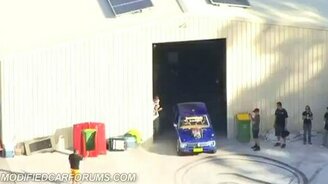 Отжигаем резину - смотреть видео (5:03)