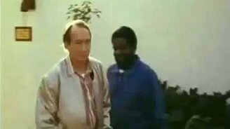 Отличное приветствие по-африкански - смотреть видео (0:16)