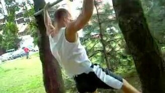 Хлопки за спиной на турнике - смотреть видео (0:28)