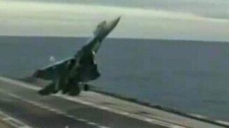 Мастерский пилотаж на истребителе - смотреть видео (0:25)