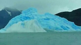 Красота и мощь айсберга - смотреть видео (1:39)