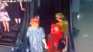 На эскалаторе первый раз... - смотреть видео (1:11)