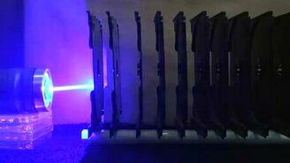 Лазер против пластиковых коробочек - смотреть видео (1:05)