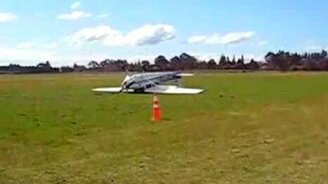 Впервые посадил самолёт - смотреть видео (0:21)