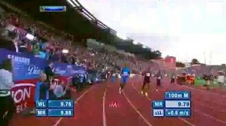 Фанатка потеряла голову - смотреть видео (0:35)