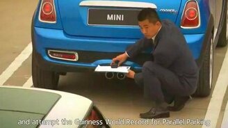 Новый рекорд параллельной парковки - смотреть видео (2:03)