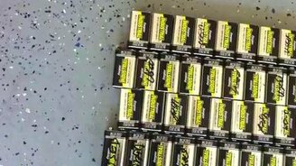 Соединил между собой 244 батарейки - смотреть видео (7:10)