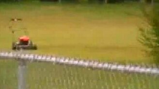 Умная газонокосилка - смотреть видео (0:47)