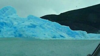 Айсберг ворочается - смотреть видео (1:39)