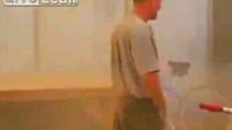 Окатили парня пылью - смотреть видео (0:46)