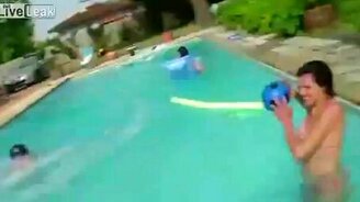 Не удержал в себе... - смотреть видео (0:26)