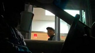 Летающий стакан - розыгрыш - смотреть видео (3:57)