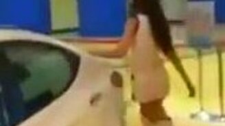 Странная девушка - смотреть видео (0:57)