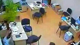 Хотел всего лишь потянуться... - смотреть видео (0:33)