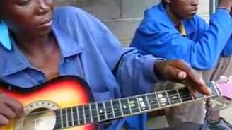 Игра на гитаре - смотреть видео (2:46)