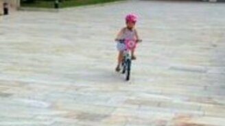 Парнишка врезался в сетрёнку - смотреть видео (0:13)