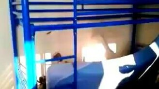 Паркур на двухъярусной кровати - смотреть видео (0:18)